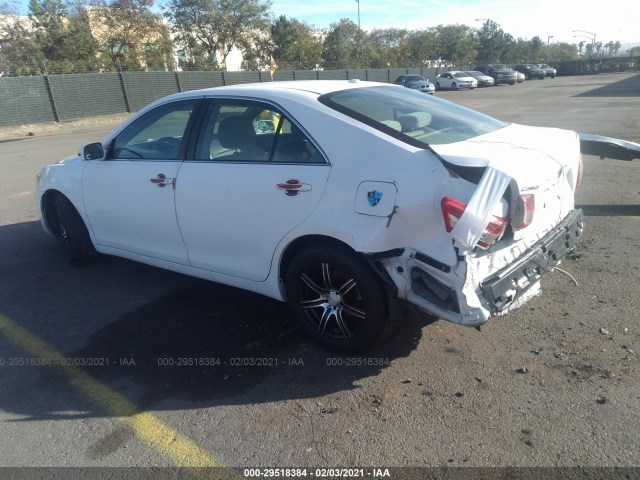 Photo 2 VIN: 4T4BF3EK2BR090302 - TOYOTA CAMRY 