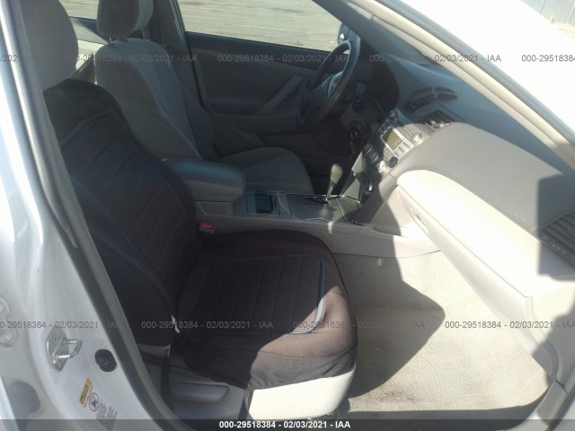 Photo 4 VIN: 4T4BF3EK2BR090302 - TOYOTA CAMRY 