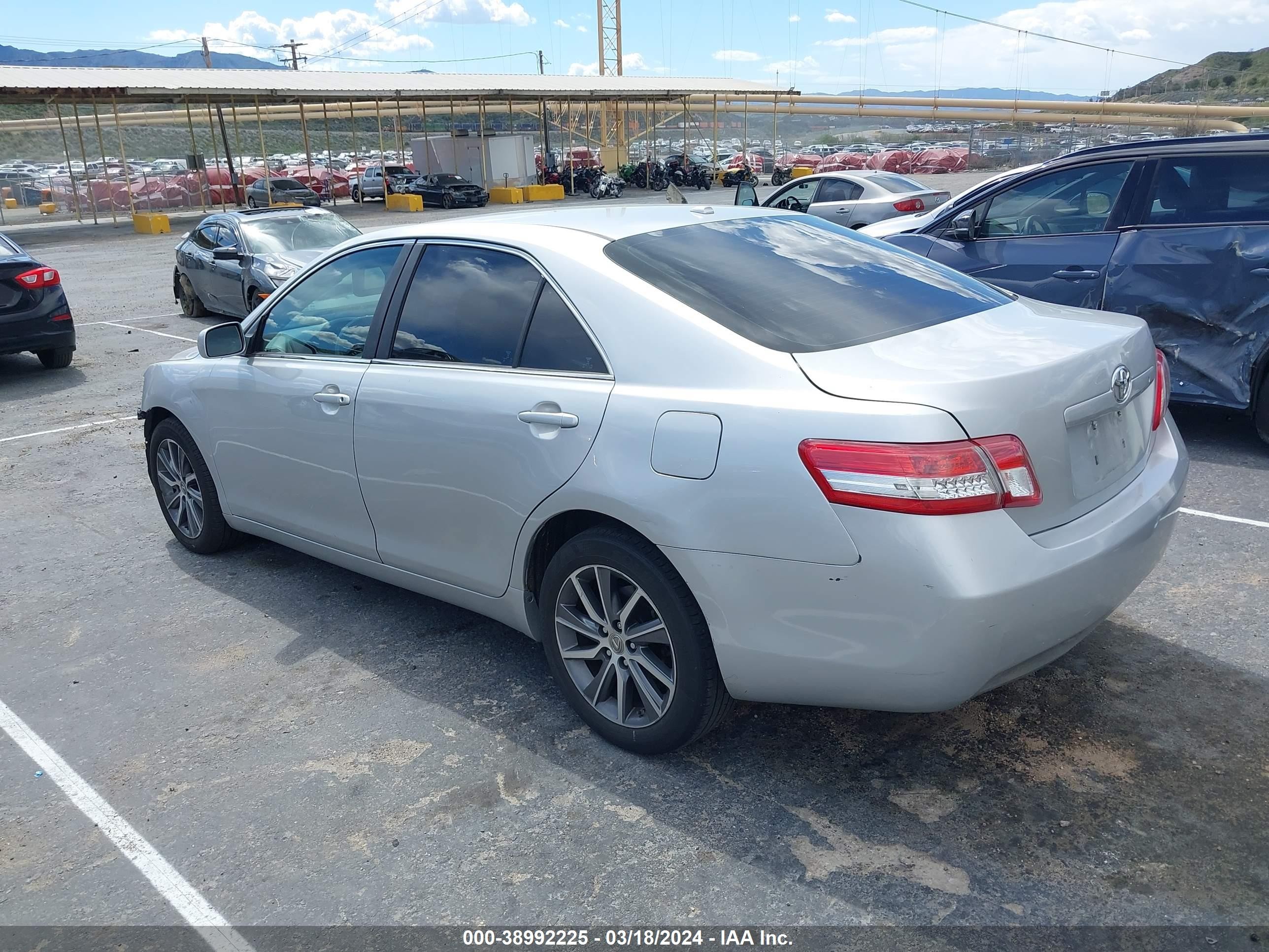 Photo 2 VIN: 4T4BF3EK2BR154189 - TOYOTA CAMRY 