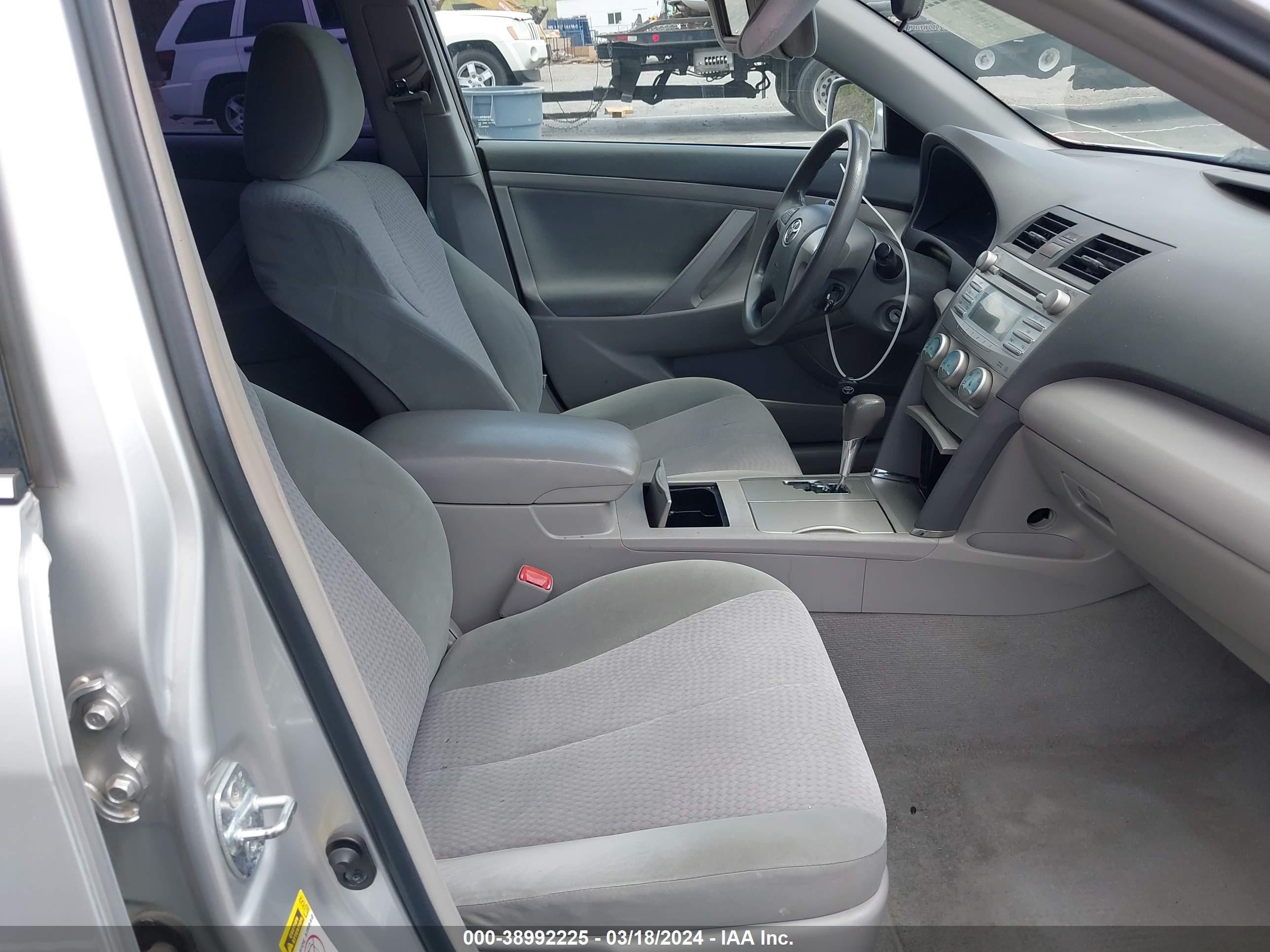 Photo 4 VIN: 4T4BF3EK2BR154189 - TOYOTA CAMRY 