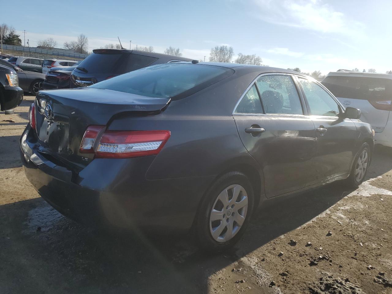 Photo 2 VIN: 4T4BF3EK2BR168349 - TOYOTA CAMRY 