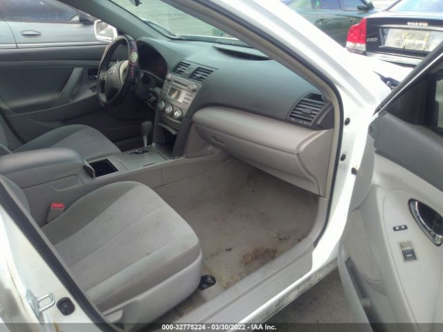 Photo 4 VIN: 4T4BF3EK2BR169520 - TOYOTA CAMRY 