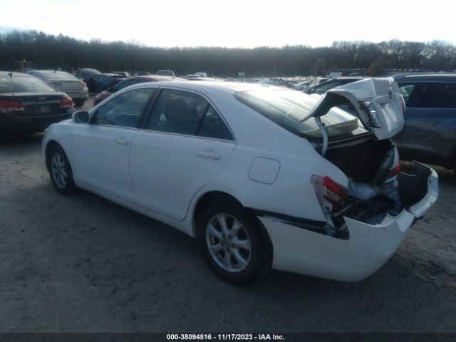 Photo 2 VIN: 4T4BF3EK2BR189878 - TOYOTA CAMRY 