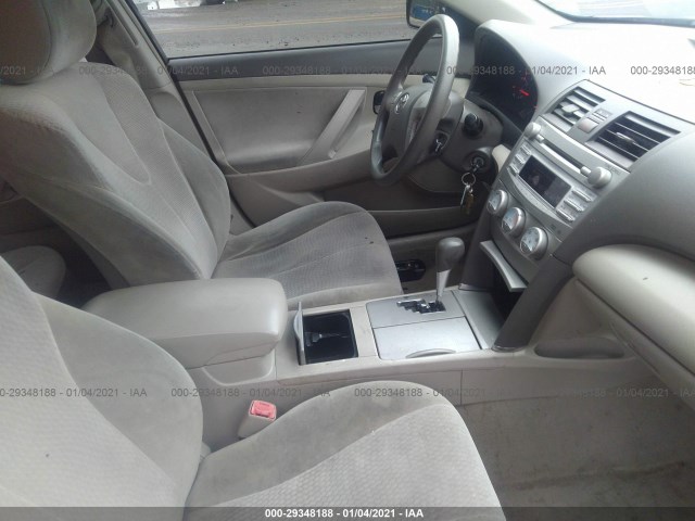 Photo 4 VIN: 4T4BF3EK2BR190061 - TOYOTA CAMRY 