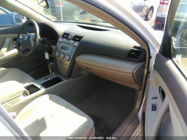 Photo 4 VIN: 4T4BF3EK2BR193056 - TOYOTA CAMRY 