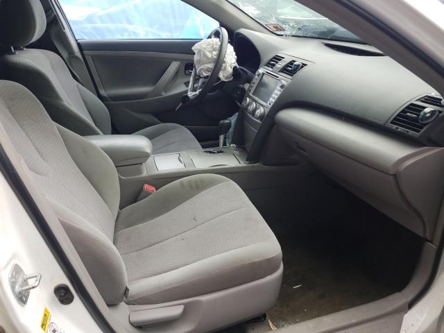 Photo 4 VIN: 4T4BF3EK2BR200801 - TOYOTA CAMRY BASE 