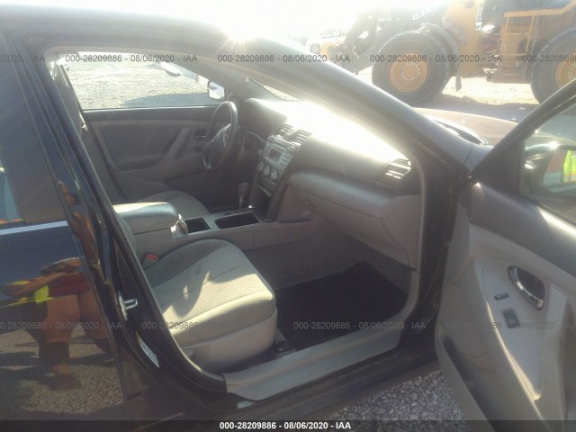 Photo 4 VIN: 4T4BF3EK2BR210194 - TOYOTA CAMRY 