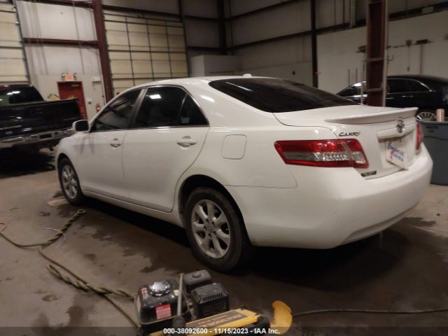 Photo 2 VIN: 4T4BF3EK2BR219199 - TOYOTA CAMRY 