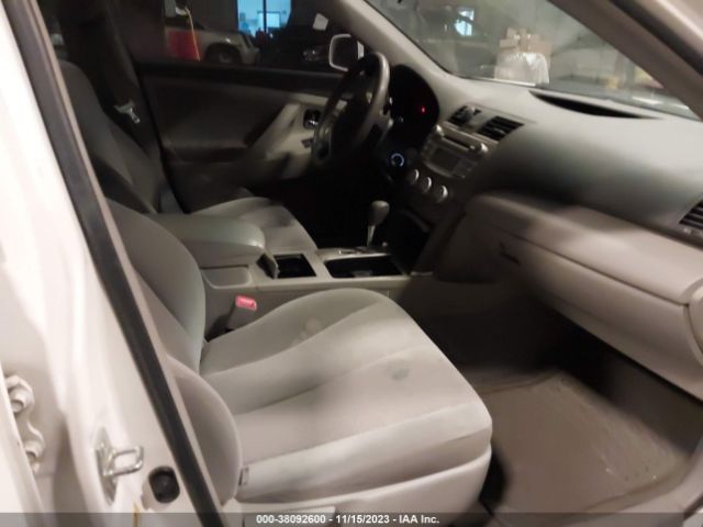 Photo 4 VIN: 4T4BF3EK2BR219199 - TOYOTA CAMRY 