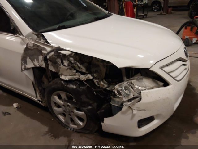 Photo 5 VIN: 4T4BF3EK2BR219199 - TOYOTA CAMRY 