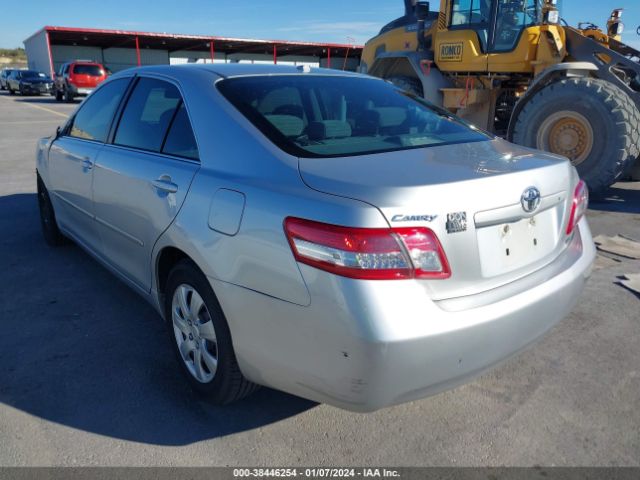 Photo 2 VIN: 4T4BF3EK3AR054729 - TOYOTA CAMRY 