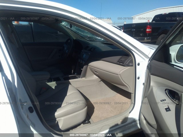 Photo 4 VIN: 4T4BF3EK3AR070400 - TOYOTA CAMRY 