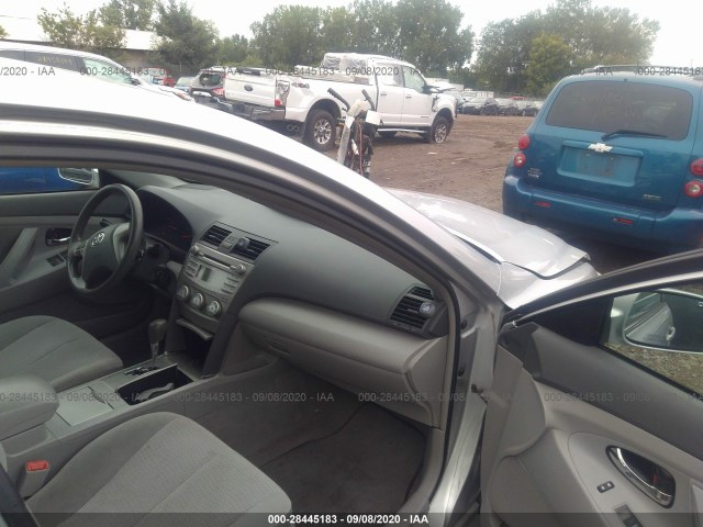 Photo 4 VIN: 4T4BF3EK3BR107690 - TOYOTA CAMRY 