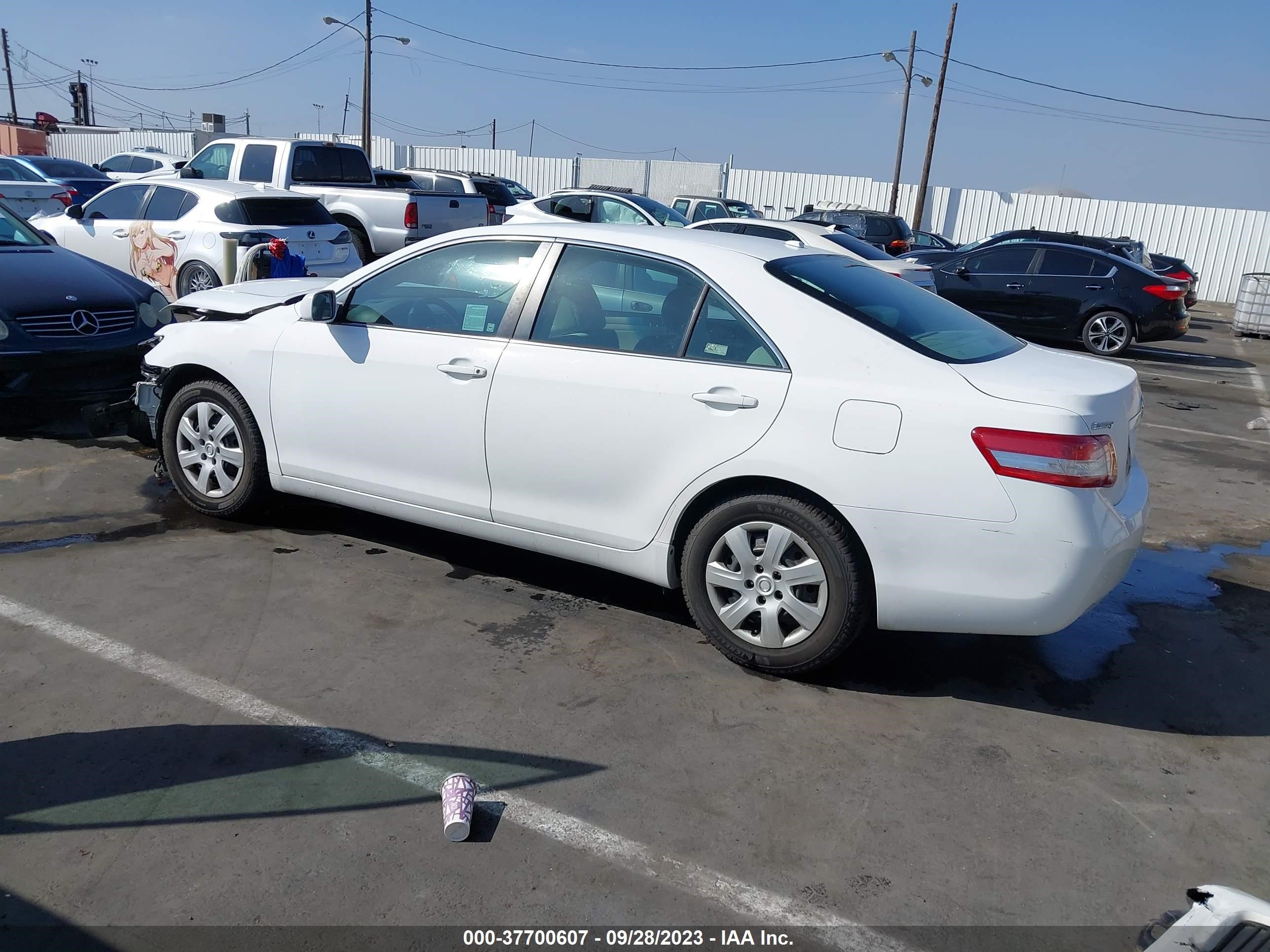 Photo 2 VIN: 4T4BF3EK3BR128359 - TOYOTA CAMRY 