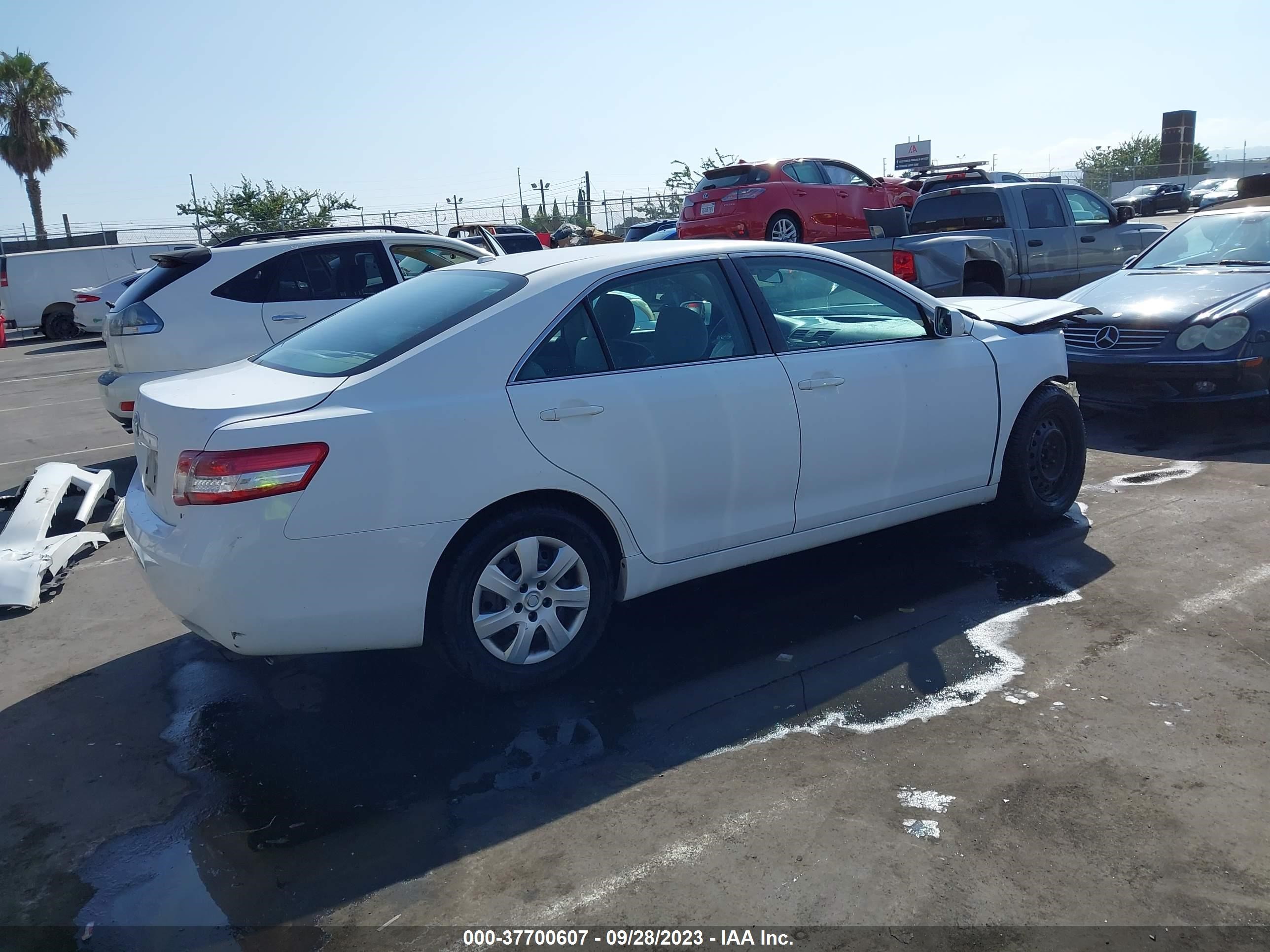 Photo 3 VIN: 4T4BF3EK3BR128359 - TOYOTA CAMRY 