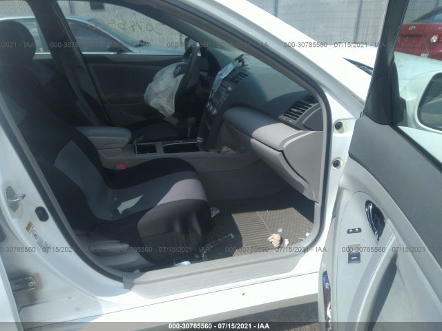 Photo 4 VIN: 4T4BF3EK3BR205313 - TOYOTA CAMRY 