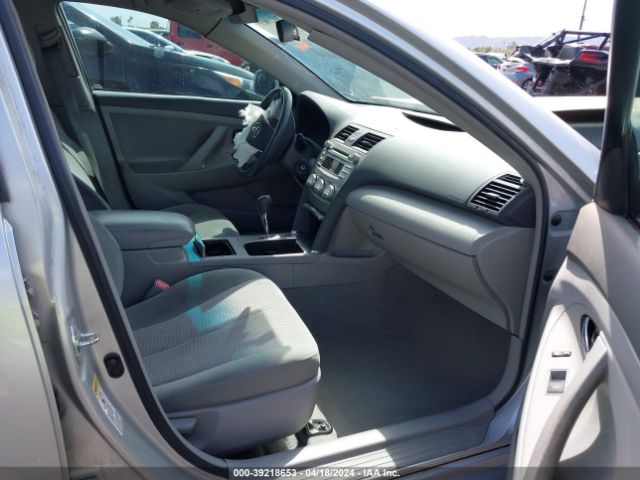 Photo 4 VIN: 4T4BF3EK3BR205991 - TOYOTA CAMRY 