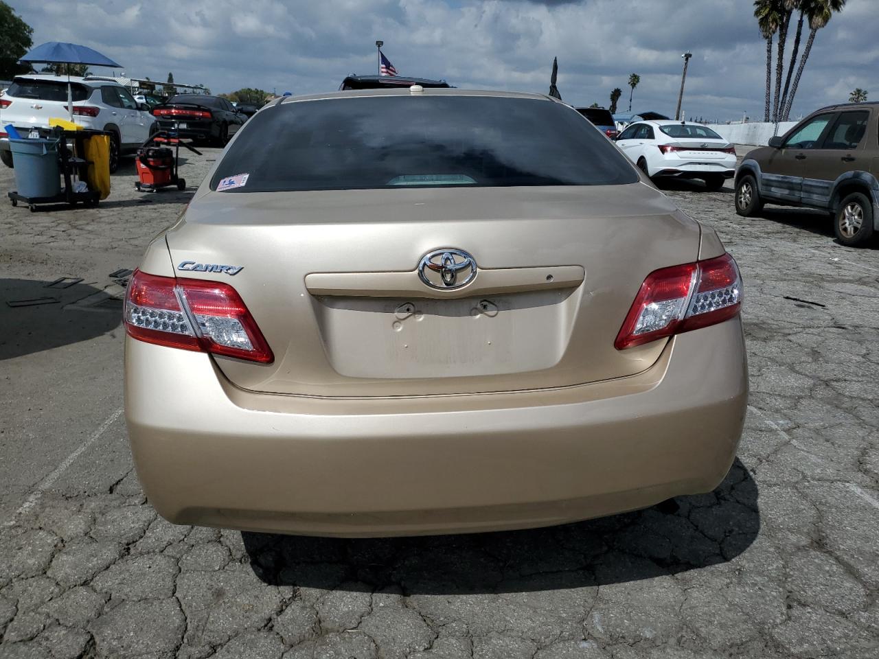 Photo 5 VIN: 4T4BF3EK4AR017687 - TOYOTA CAMRY 