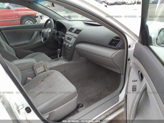 Photo 4 VIN: 4T4BF3EK5AR005760 - TOYOTA CAMRY 