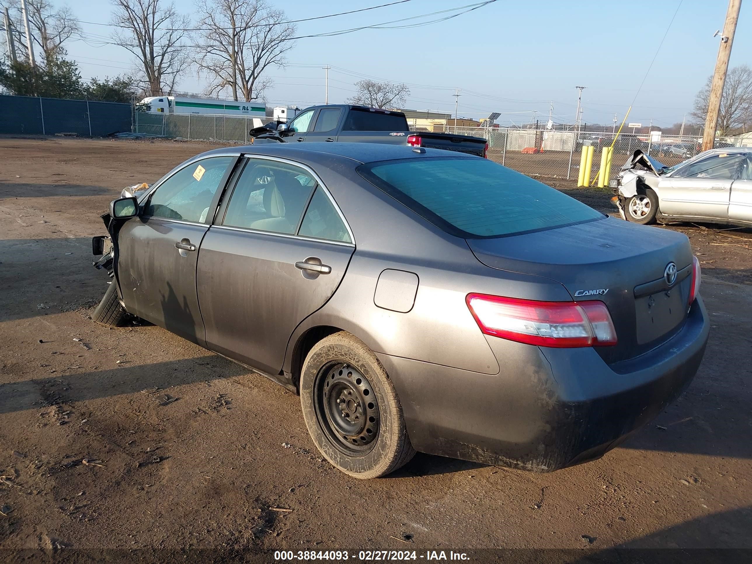 Photo 2 VIN: 4T4BF3EK5BR209802 - TOYOTA CAMRY 