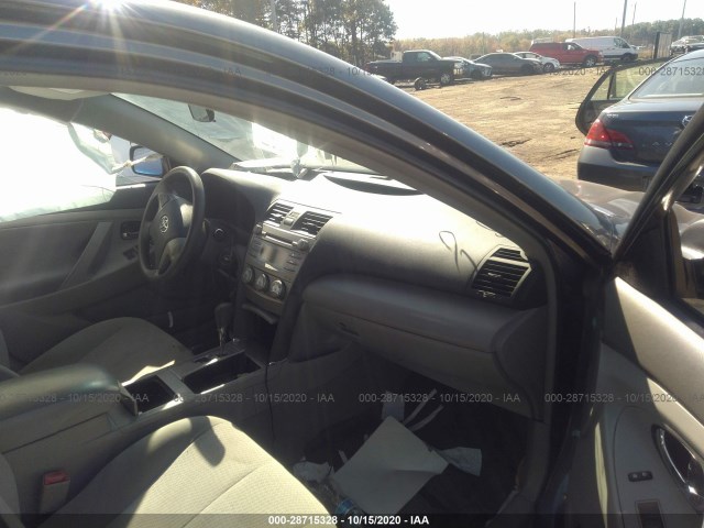 Photo 4 VIN: 4T4BF3EK5BR216412 - TOYOTA CAMRY 