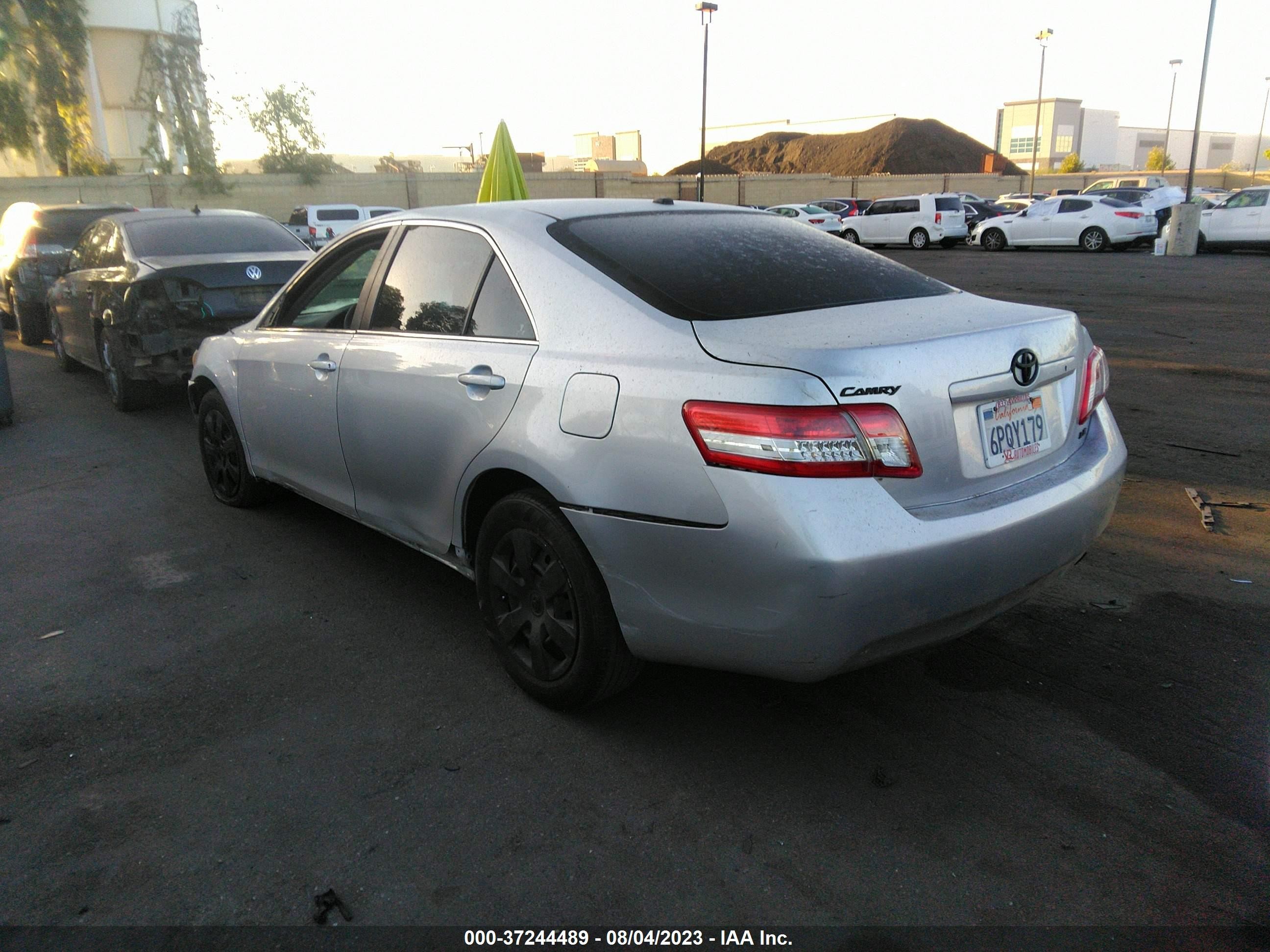 Photo 2 VIN: 4T4BF3EK6BR155586 - TOYOTA CAMRY 