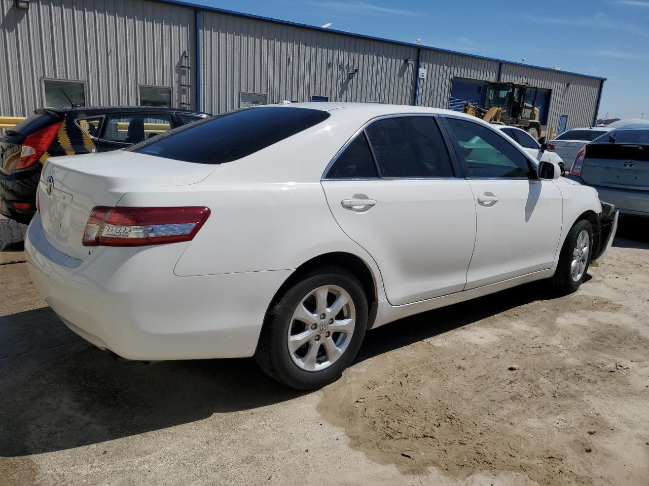 Photo 2 VIN: 4T4BF3EK6BR184585 - TOYOTA CAMRY 