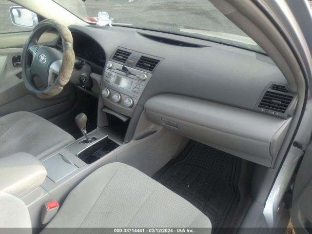 Photo 4 VIN: 4T4BF3EK6BR205452 - TOYOTA CAMRY 