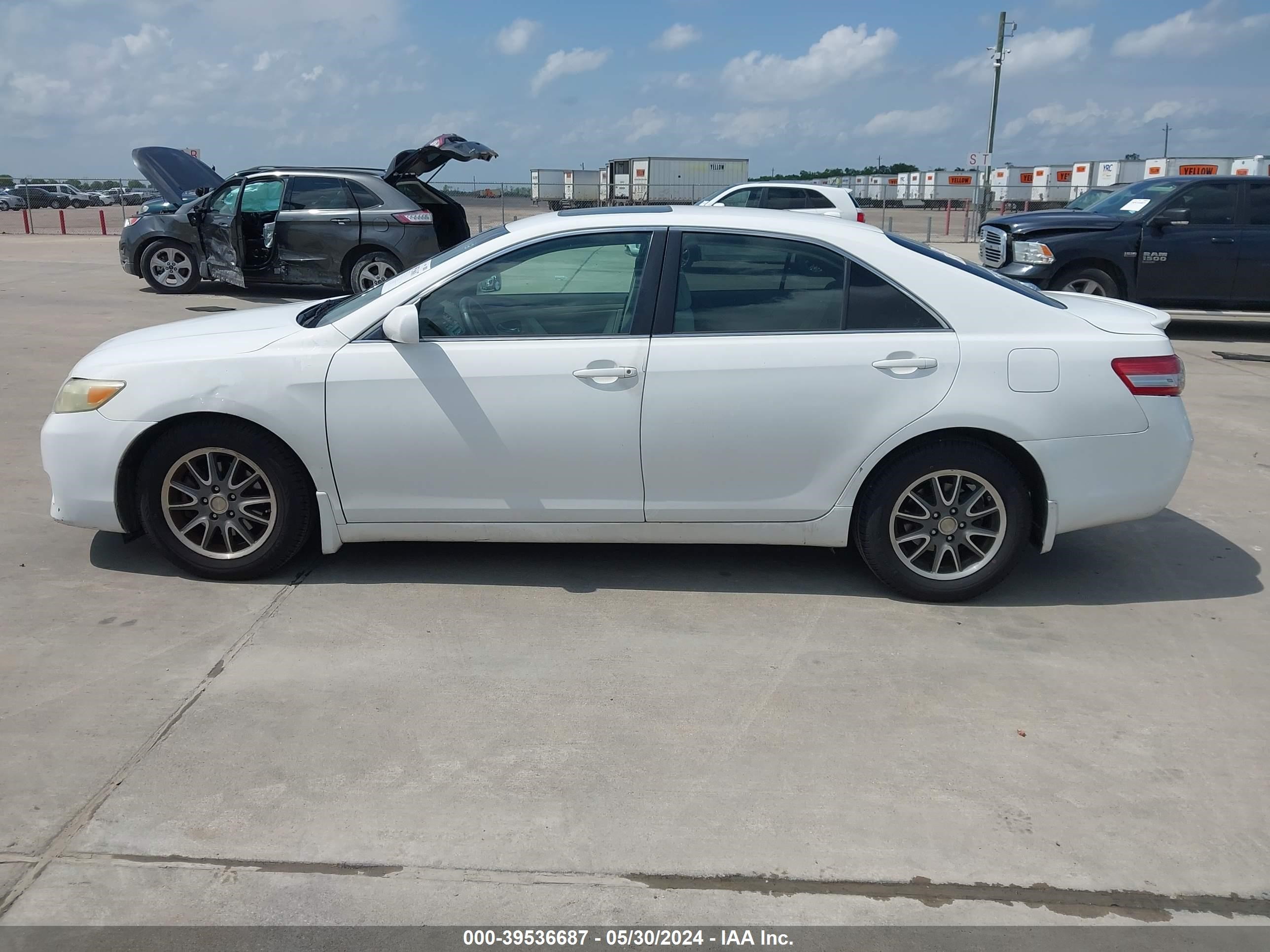 Photo 13 VIN: 4T4BF3EK7AR039490 - TOYOTA CAMRY 