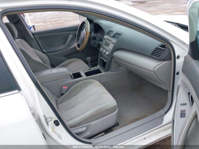 Photo 4 VIN: 4T4BF3EK7AR067323 - TOYOTA CAMRY 