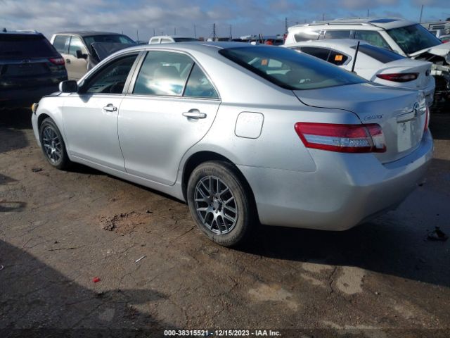 Photo 2 VIN: 4T4BF3EK7BR107076 - TOYOTA CAMRY 