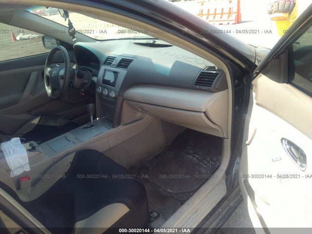 Photo 4 VIN: 4T4BF3EK7BR148419 - TOYOTA CAMRY 