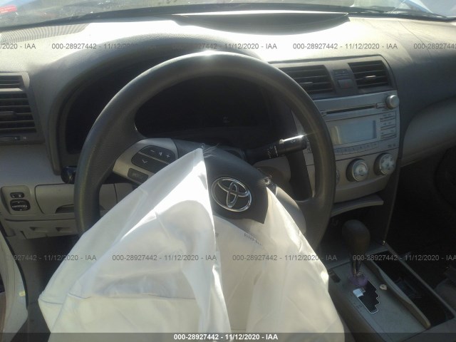 Photo 4 VIN: 4T4BF3EK7BR183039 - TOYOTA CAMRY 