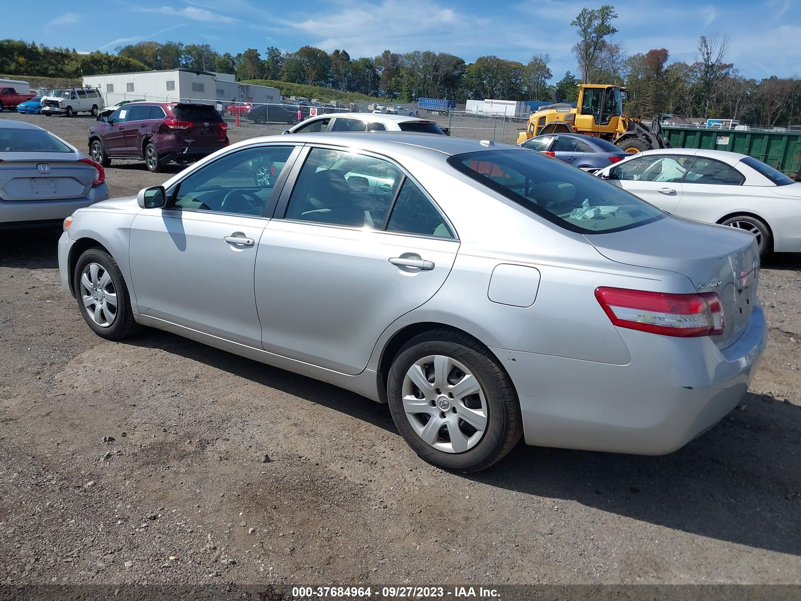 Photo 2 VIN: 4T4BF3EK7BR187544 - TOYOTA CAMRY 