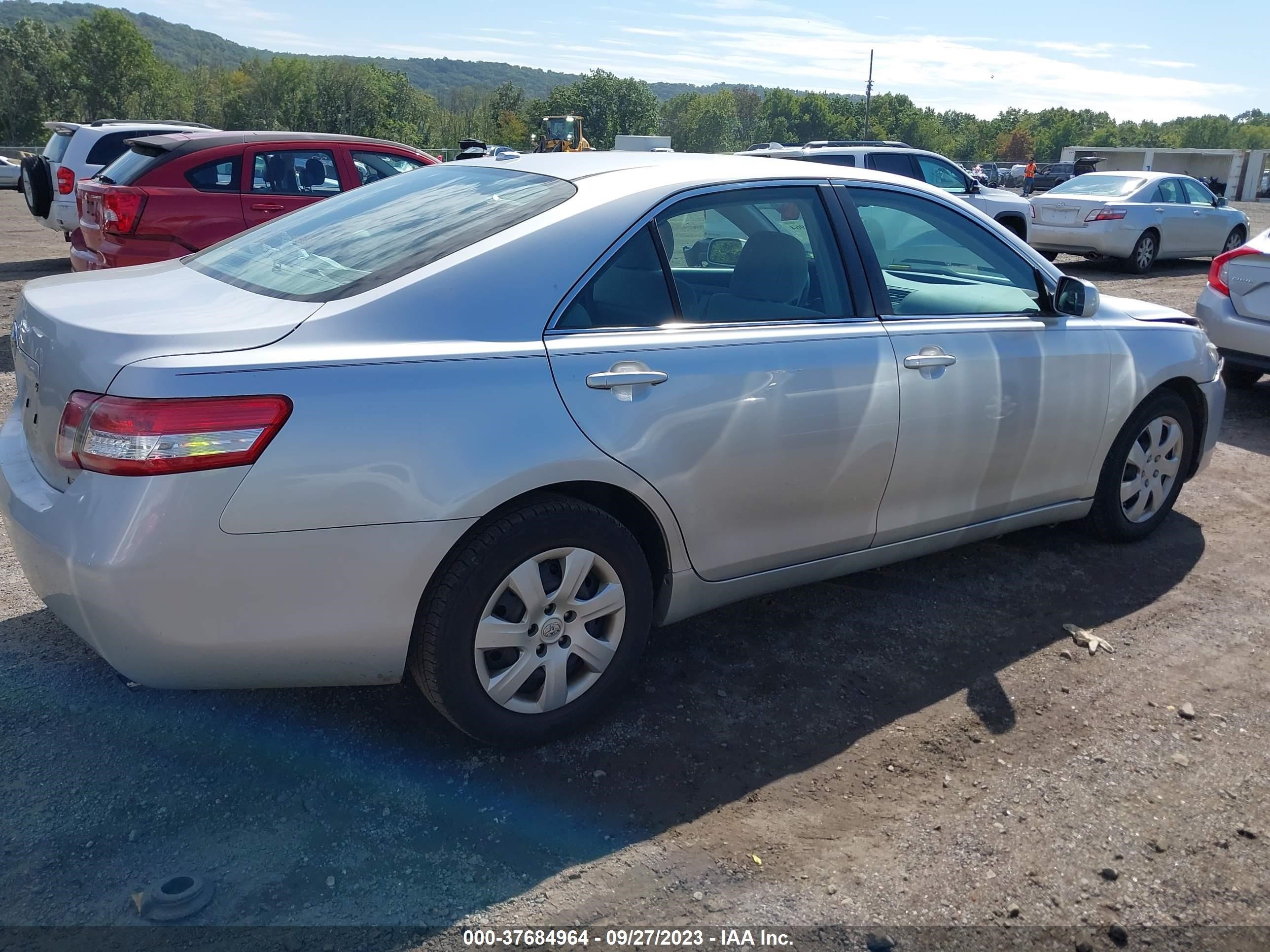 Photo 3 VIN: 4T4BF3EK7BR187544 - TOYOTA CAMRY 