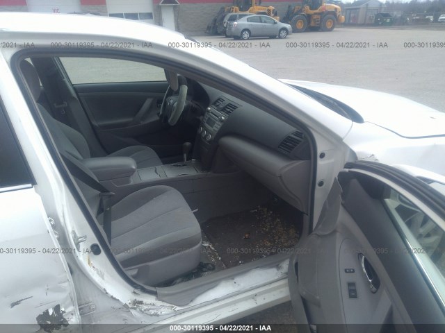 Photo 4 VIN: 4T4BF3EK7BR202947 - TOYOTA CAMRY 