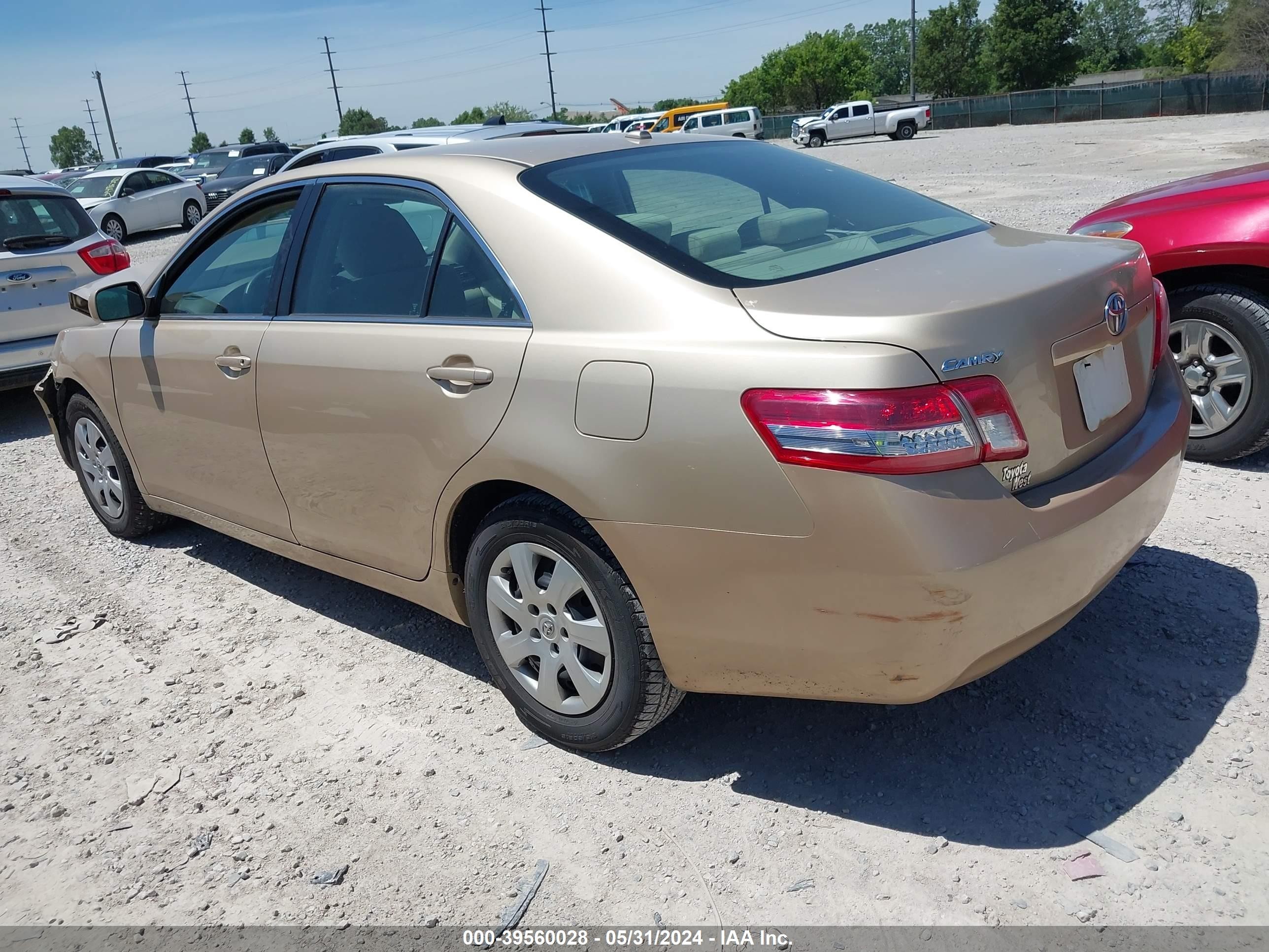 Photo 2 VIN: 4T4BF3EK8AR001475 - TOYOTA CAMRY 