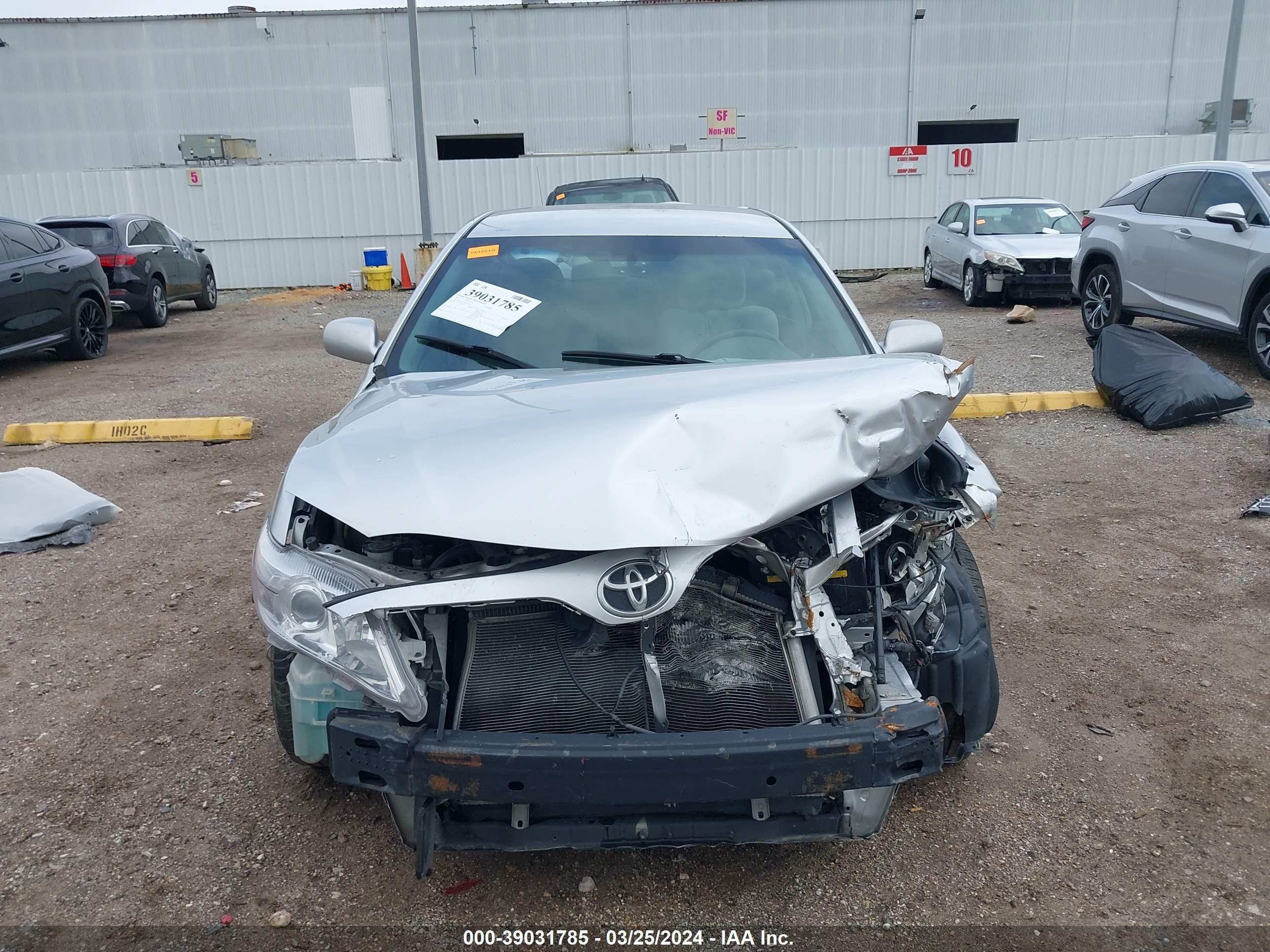 Photo 12 VIN: 4T4BF3EK8AR007504 - TOYOTA CAMRY 