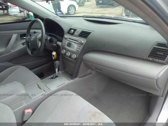 Photo 4 VIN: 4T4BF3EK8AR027848 - TOYOTA CAMRY 