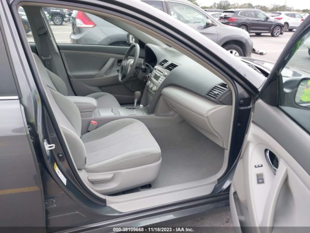 Photo 4 VIN: 4T4BF3EK8BR098436 - TOYOTA CAMRY 