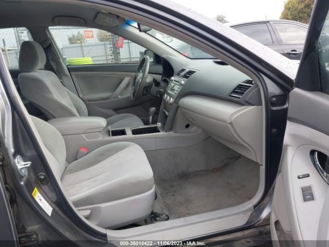 Photo 4 VIN: 4T4BF3EK8BR117177 - TOYOTA CAMRY 