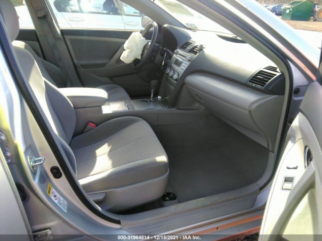 Photo 4 VIN: 4T4BF3EK8BR172115 - TOYOTA CAMRY 