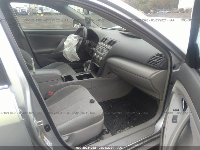 Photo 4 VIN: 4T4BF3EK8BR180814 - TOYOTA CAMRY 