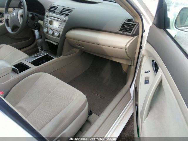 Photo 4 VIN: 4T4BF3EK8BR186001 - TOYOTA CAMRY 