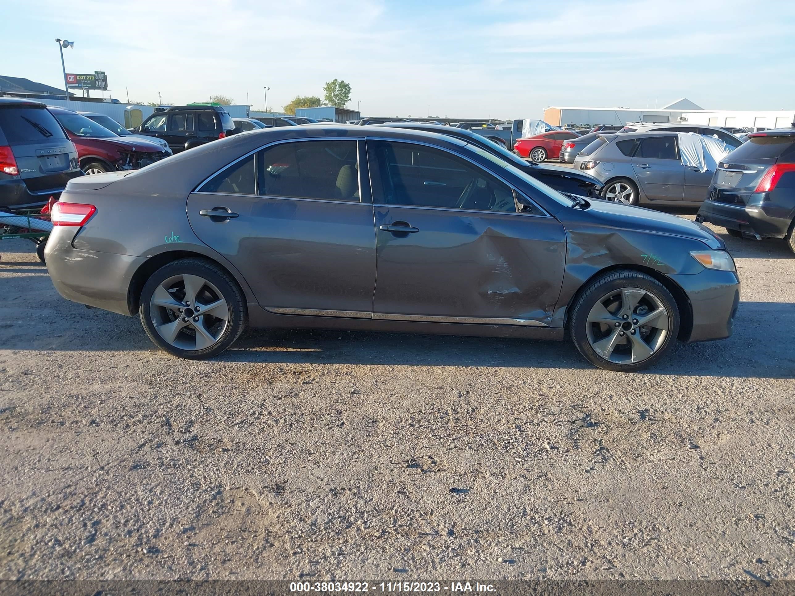 Photo 12 VIN: 4T4BF3EK8BR206201 - TOYOTA CAMRY 