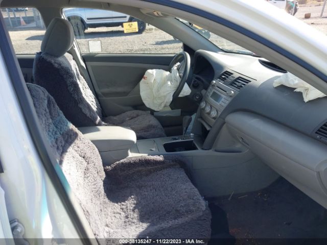 Photo 4 VIN: 4T4BF3EK9BR099790 - TOYOTA CAMRY 