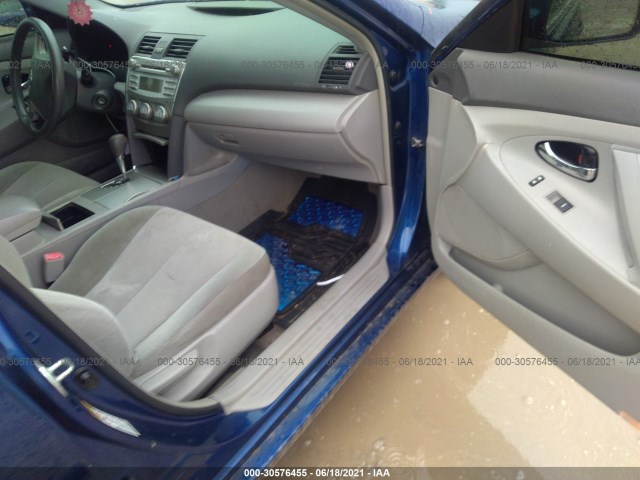 Photo 4 VIN: 4T4BF3EK9BR136983 - TOYOTA CAMRY 