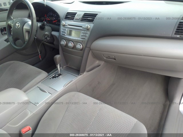 Photo 4 VIN: 4T4BF3EK9BR142427 - TOYOTA CAMRY 