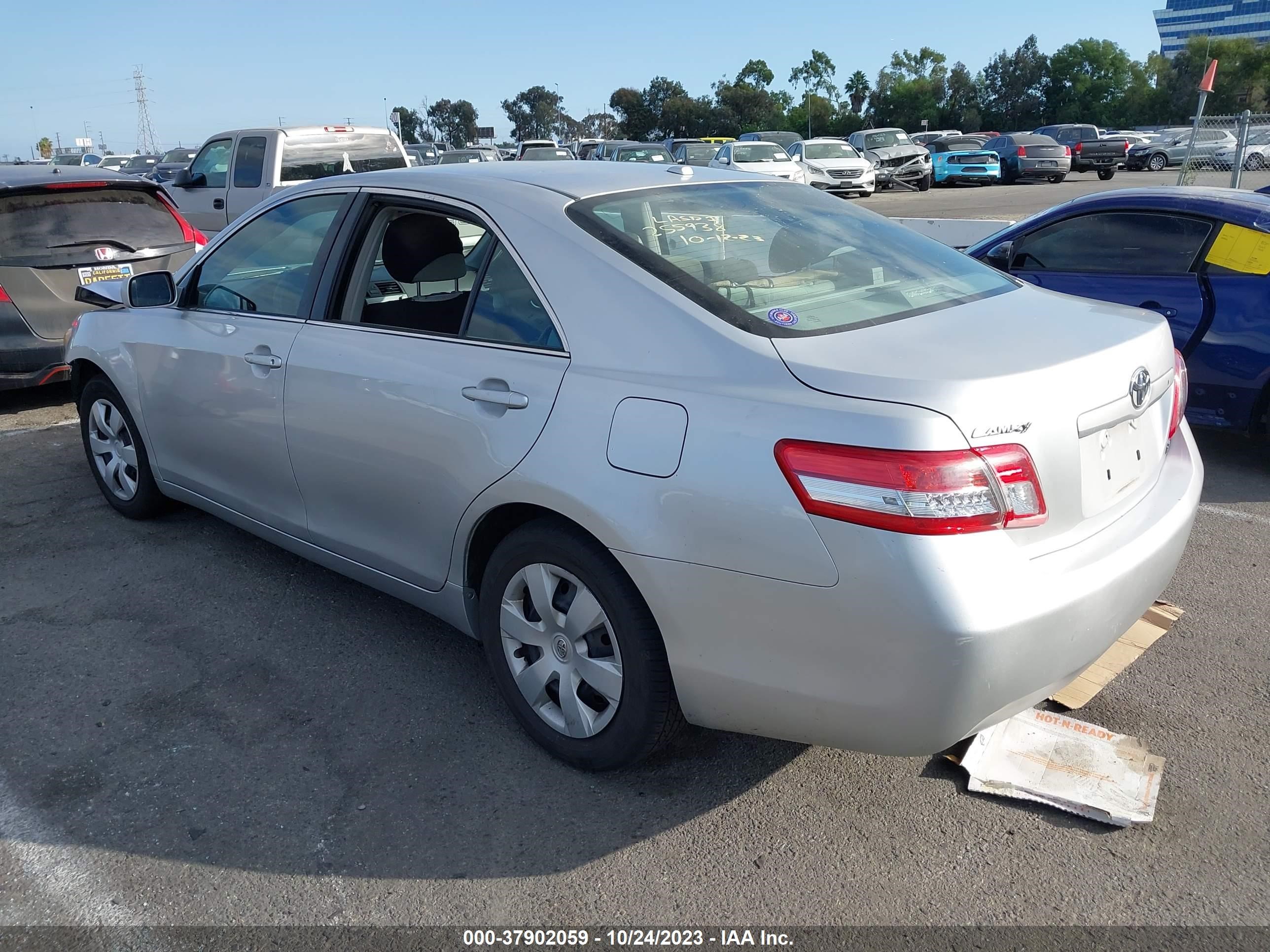 Photo 2 VIN: 4T4BF3EK9BR142704 - TOYOTA CAMRY 