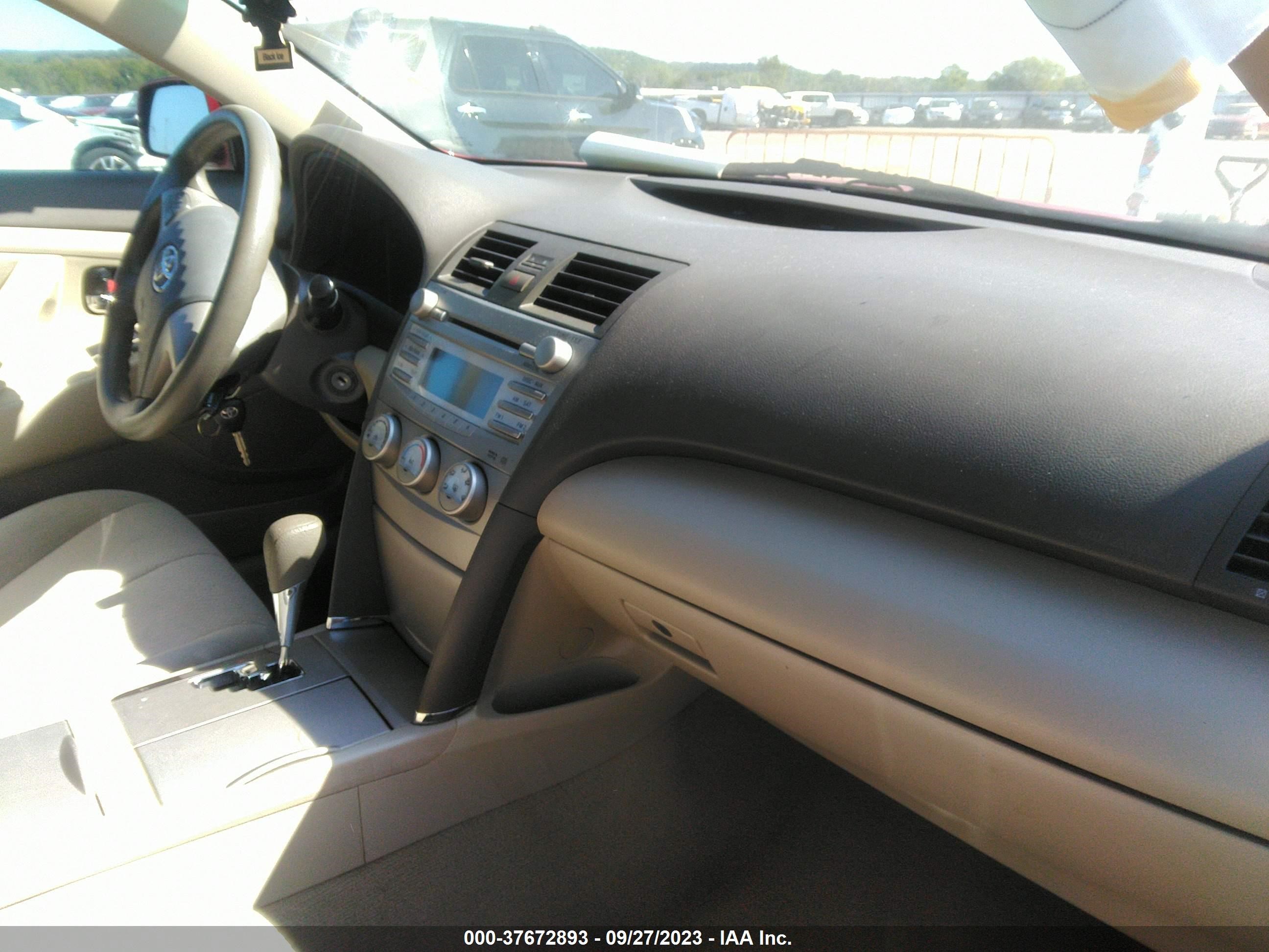 Photo 4 VIN: 4T4BF3EK9BR172530 - TOYOTA CAMRY 